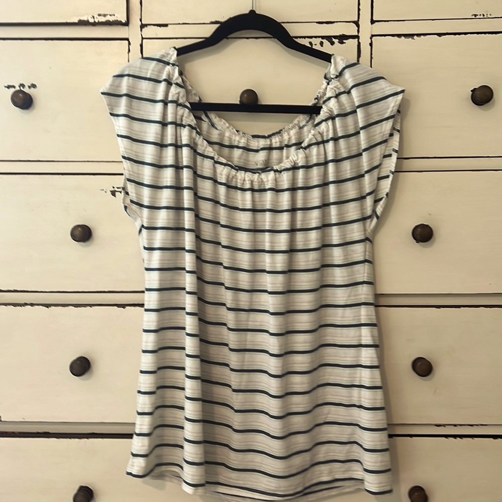 “Like new” carve designs XL shirt